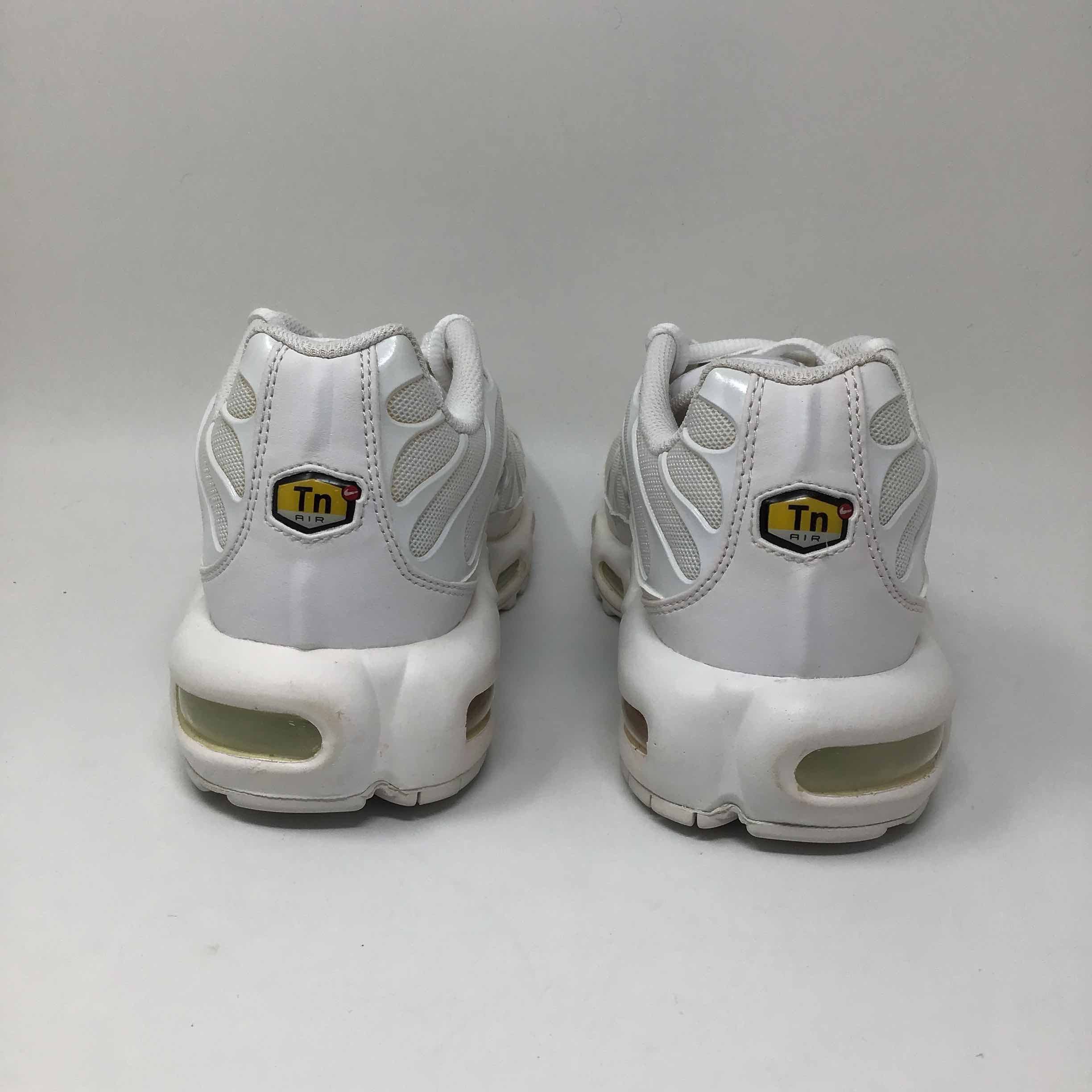 Nike Wmns Air Max Plus Triple White