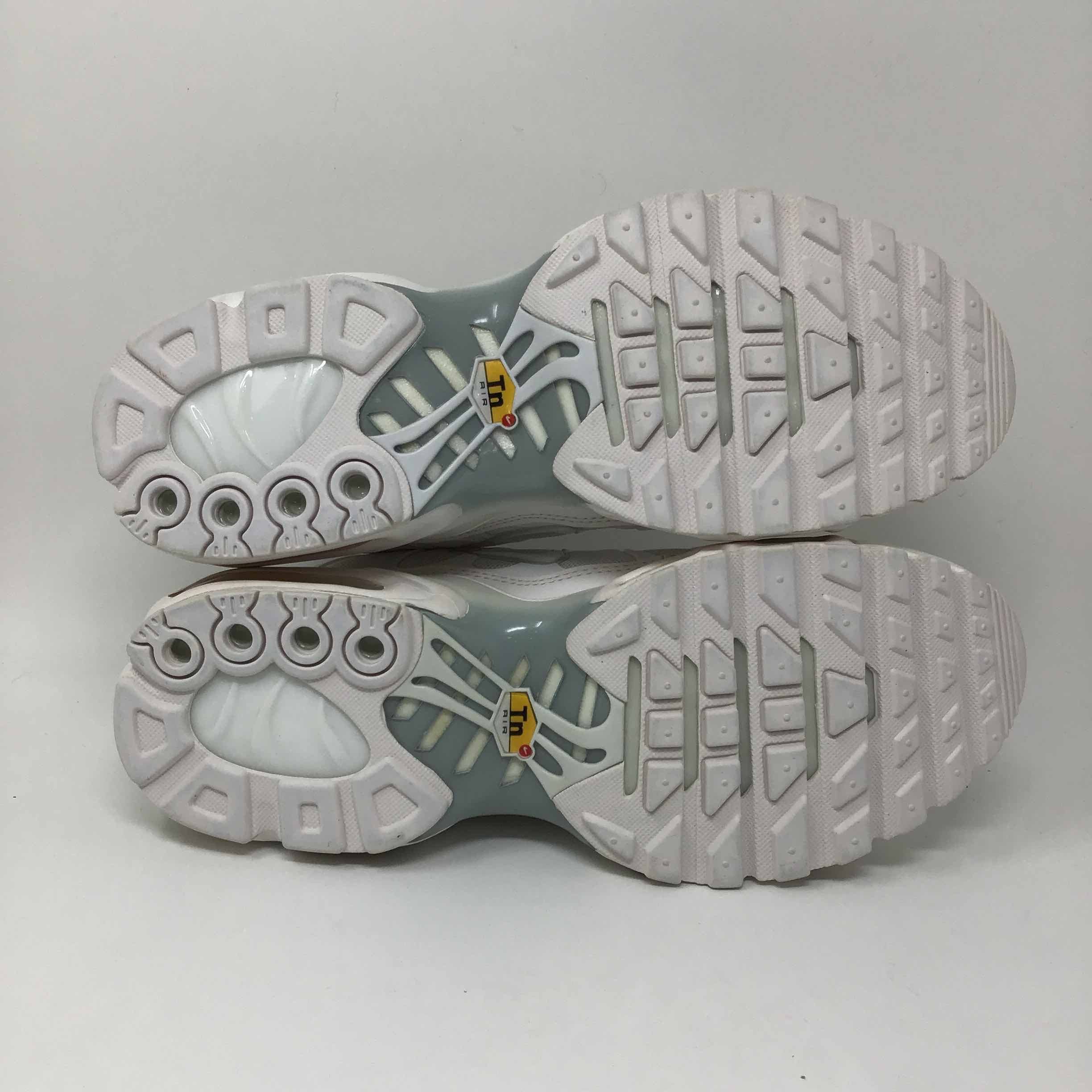 Nike Wmns Air Max Plus Triple White