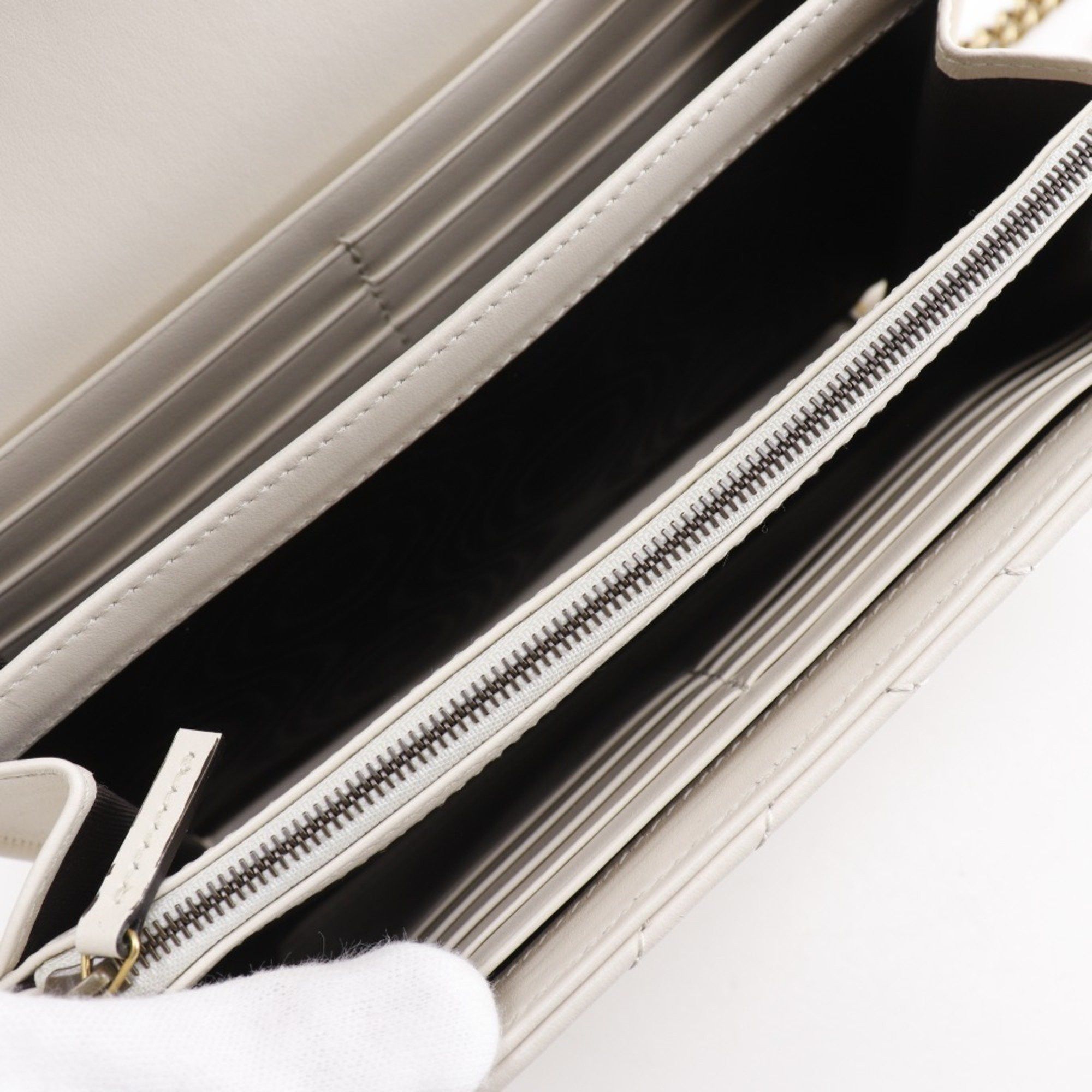 Gucci Gucci GG Marmont Chain Wallet/Clutch, White Calfskin, Snap Buttons, 474575, Women's Size ONE SIZE - 5 Thumbnail