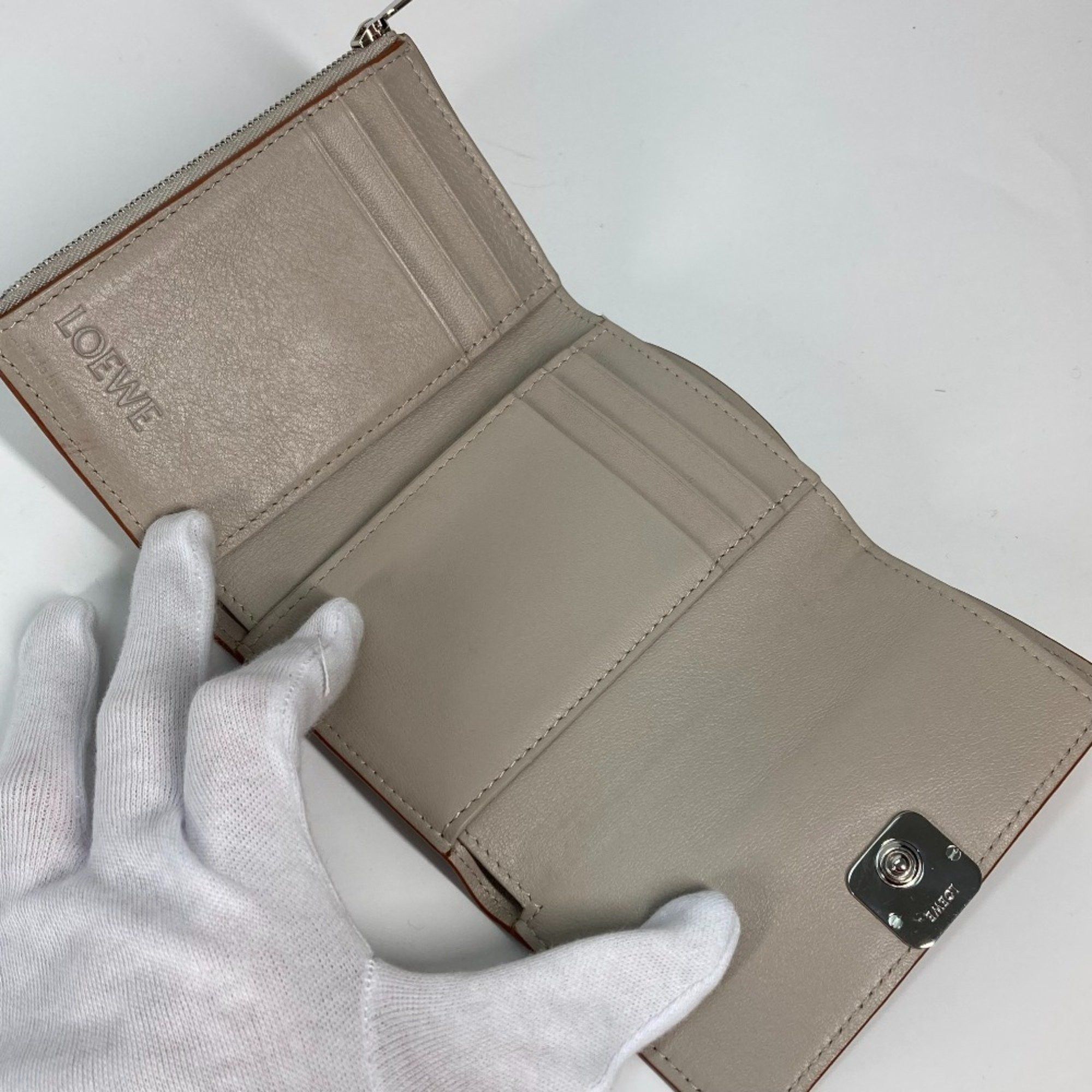 Loewe LOEWE Anagram Vertical Wallet C821S33X07 Small Compact Trifold Leather for Women in Light Ghost Beige Size ONE SIZE - 8 Thumbnail