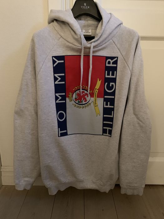 Tommy hilfiger cheap x vetements hoodie