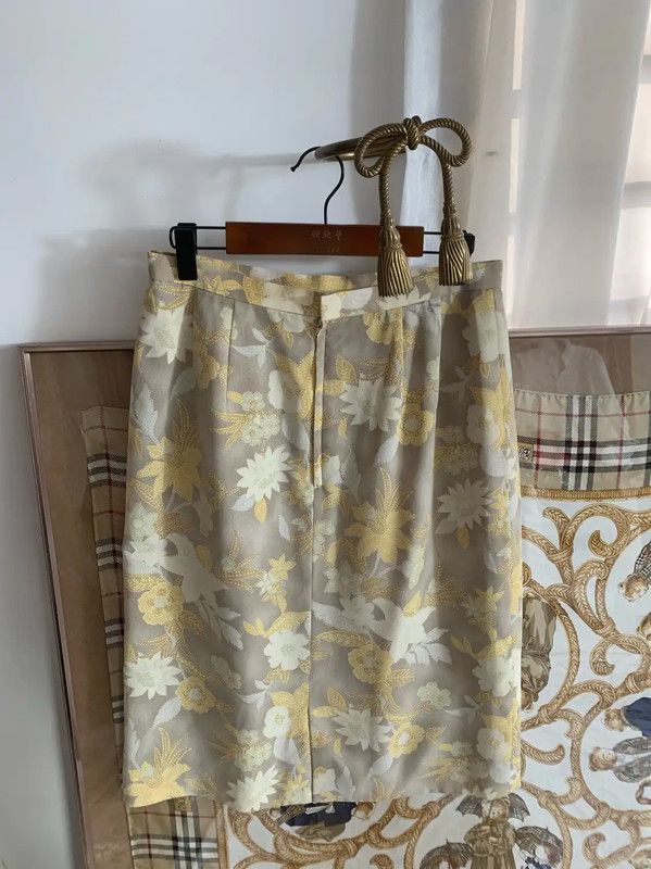 Burberry Burberry Beige Floral Women’s Skirt Size 23" - 2 Thumbnail