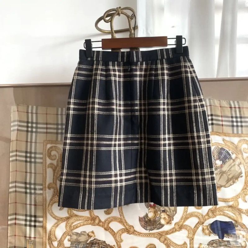 Burberry Burberry Color Block Wool Skirt for Women Size 23" - 2 Thumbnail