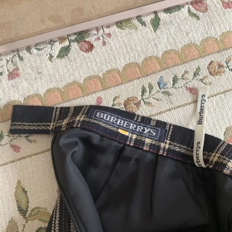 Burberry Burberry Color Block Wool Skirt for Women Size 23" - 4 Thumbnail