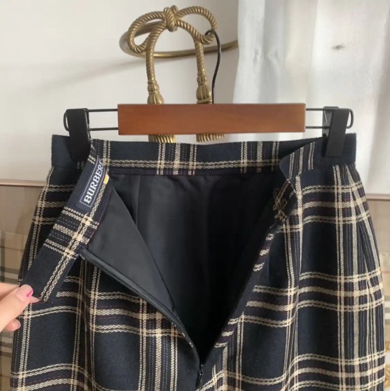 Burberry Burberry Color Block Wool Skirt for Women Size 23" - 3 Thumbnail