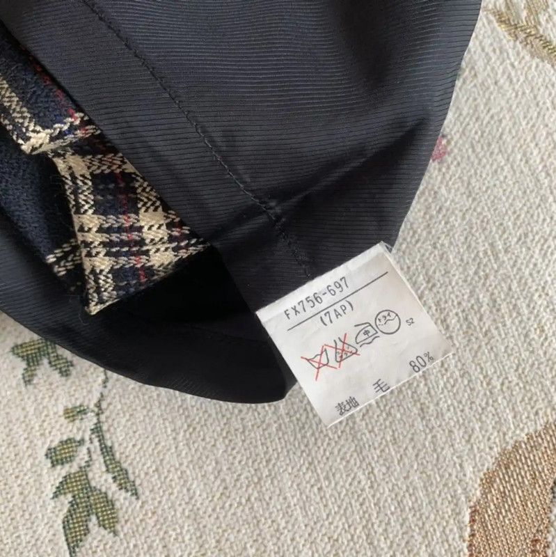 Burberry Burberry Color Block Wool Skirt for Women Size 23" - 5 Thumbnail