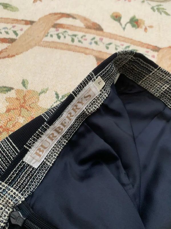Burberry Burberry Black Wool-Blend Midi Skirt for Women Size 27" / US 4 / IT 40 - 4 Thumbnail