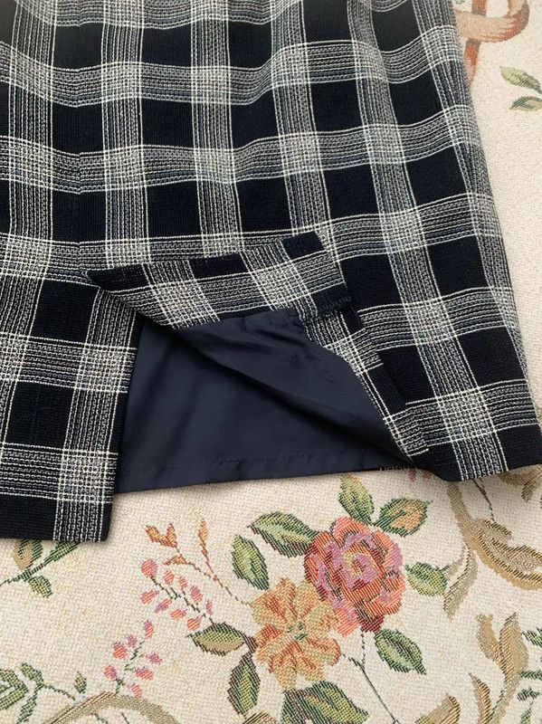 Burberry Burberry Black Wool-Blend Midi Skirt for Women Size 27" / US 4 / IT 40 - 3 Thumbnail