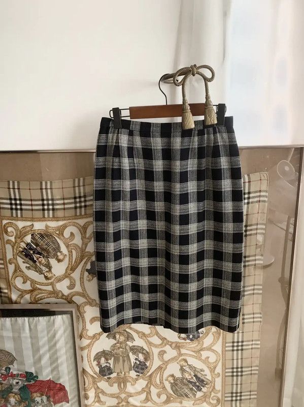 Burberry Burberry Black Wool-Blend Midi Skirt for Women Size 27" / US 4 / IT 40 - 6 Thumbnail