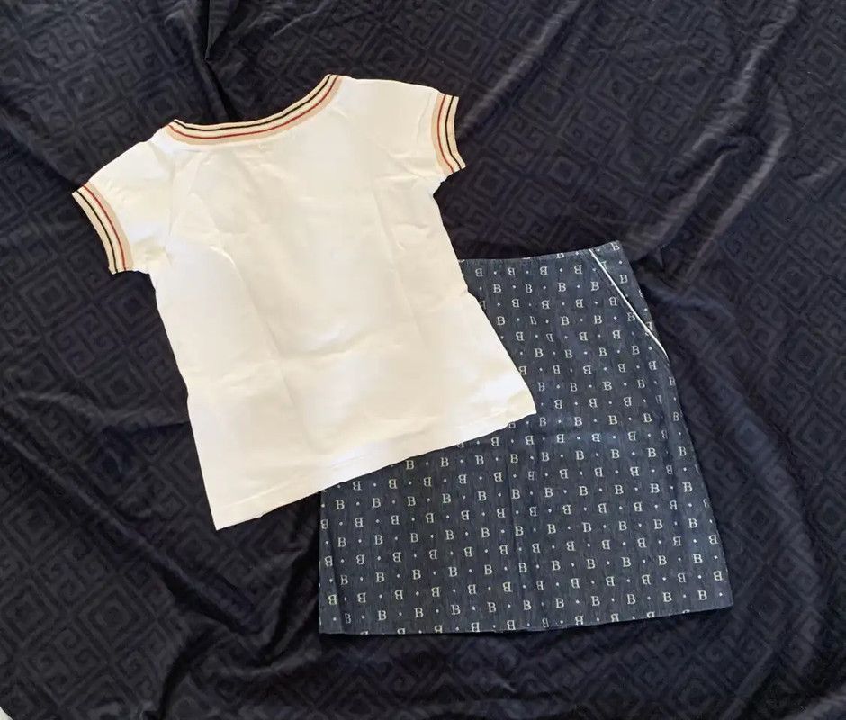 Burberry Burberry Women's Logo Cotton Top in White Size S / US 4 / IT 40 - 2 Thumbnail