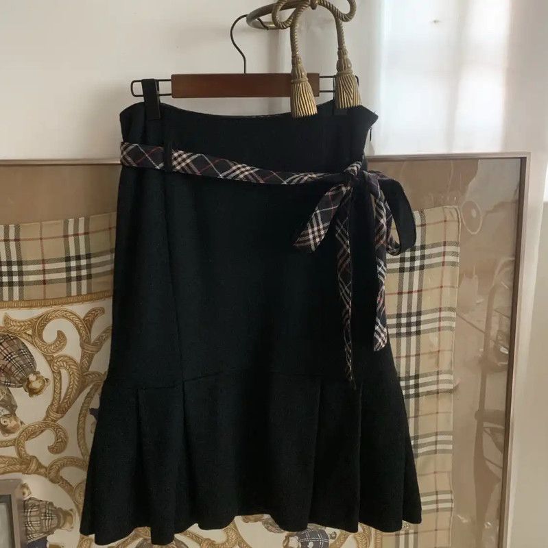 Burberry Burberry Black Wool Skirt for Women Size 23" - 2 Thumbnail