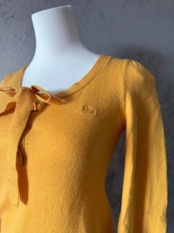 Burberry Burberry Yellow Wool Long Sleeve Sweater Size M / US 6-8 / IT 42-44 - 2 Thumbnail