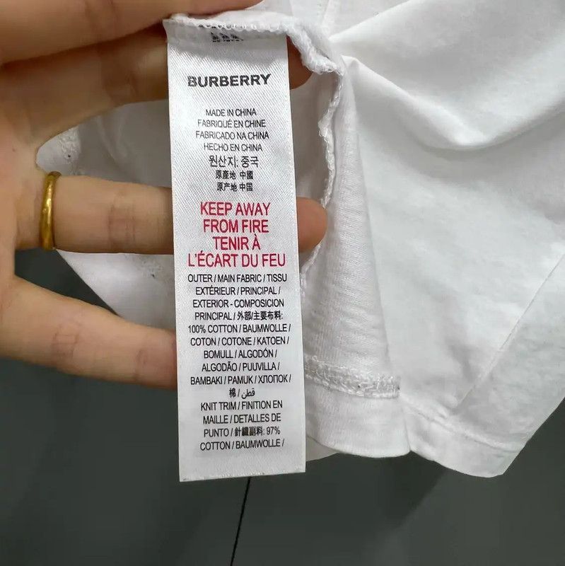 Burberry Burberry Summer White Logo Long Sleeve T-Shirt Size ONE SIZE - 3 Thumbnail