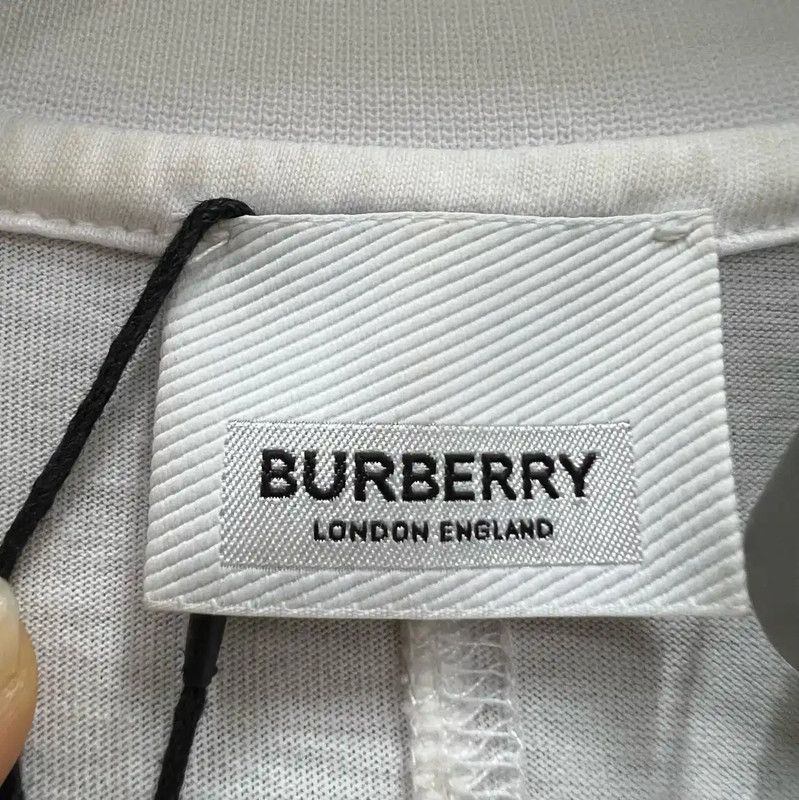 Burberry Burberry Summer White Logo Long Sleeve T-Shirt Size ONE SIZE - 4 Thumbnail