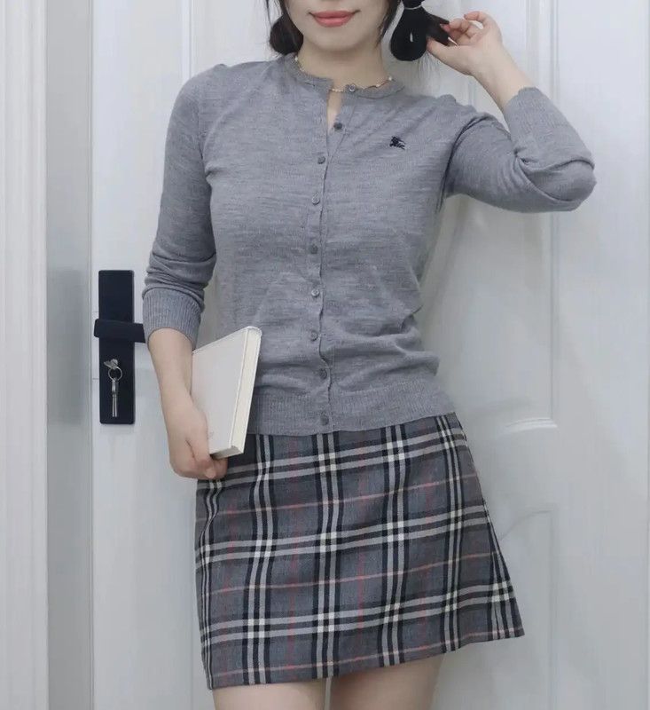 Burberry Burberry Gray Plaid Wool Mini Skirt Size 27" / US 4 / IT 40 - 7 Thumbnail