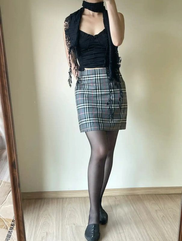 Burberry Burberry Gray Plaid Wool Mini Skirt Size 27" / US 4 / IT 40 - 6 Thumbnail