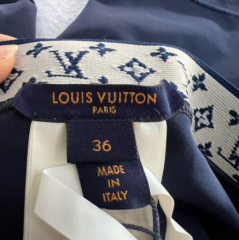 Louis Vuitton Louis Vuitton Summer Navy Blue Logo Women's Shorts 0089 Size 28" / US 6 / IT 42 - 3 Thumbnail