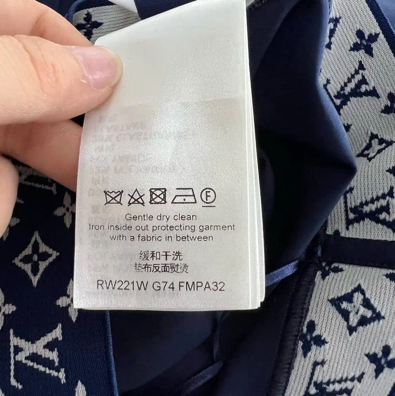 Louis Vuitton Louis Vuitton Summer Navy Blue Logo Women's Shorts 0089 Size 28" / US 6 / IT 42 - 4 Thumbnail