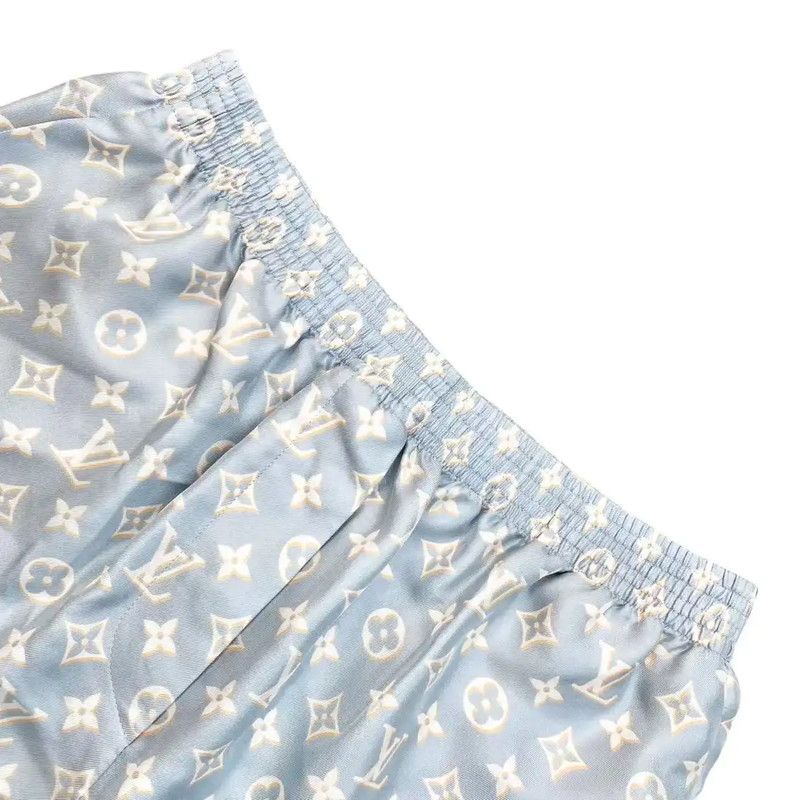 Louis Vuitton Louis Vuitton Multi-Color Silk Shorts for Women 0089 Size 24" / US 00 / IT 34 - 3 Thumbnail