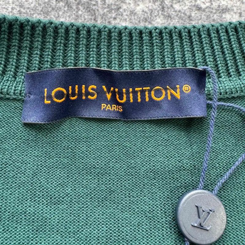 Louis Vuitton Louis Vuitton Stylish Dark Green Women's T-Shirt 0089 Size XXL / US 16-18 / IT 52-54 - 3 Thumbnail