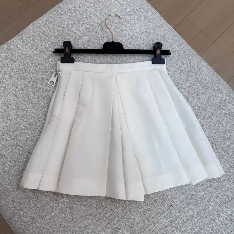 Louis Vuitton Louis Vuitton White Women's Shorts Size S 0089 Size 24" / US 00 / IT 34 - 2 Thumbnail