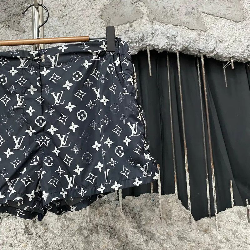 Louis Vuitton Louis Vuitton Women's Summer Color Block Shorts 0089 Size 30" / US 8 / IT 44 - 4 Thumbnail