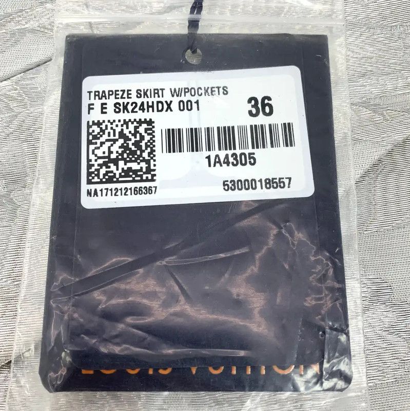 Louis Vuitton Louis Vuitton Silver Women's Mini Skirt 0089 Size 22" - 8 Thumbnail
