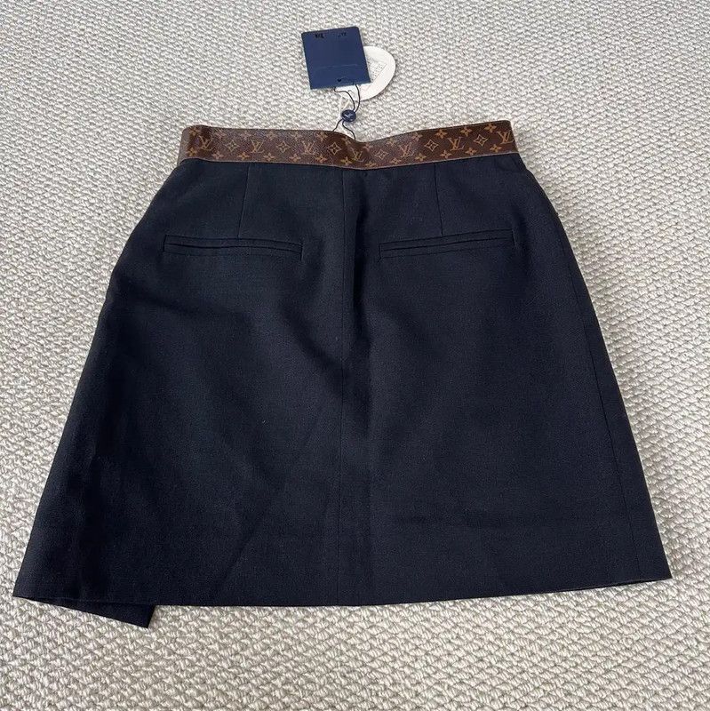 Louis Vuitton Louis Vuitton Black Polyester Women's Skirt 0089 Size 22" - 2 Thumbnail