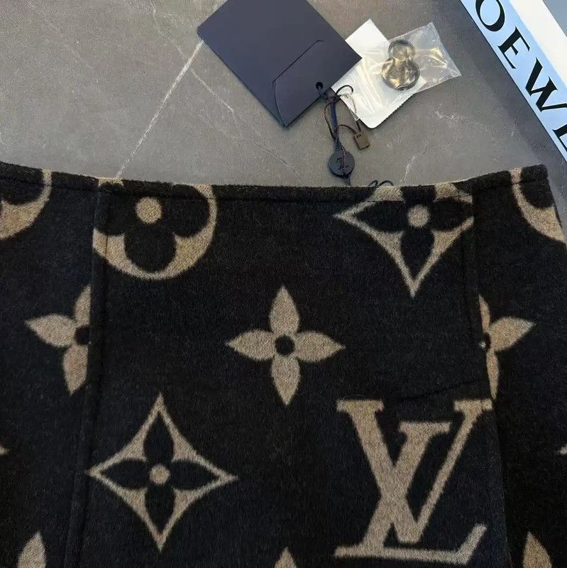 Louis Vuitton Louis Vuitton Women's Khaki Wool Mini Skirt 0089 Size 23" - 5 Thumbnail