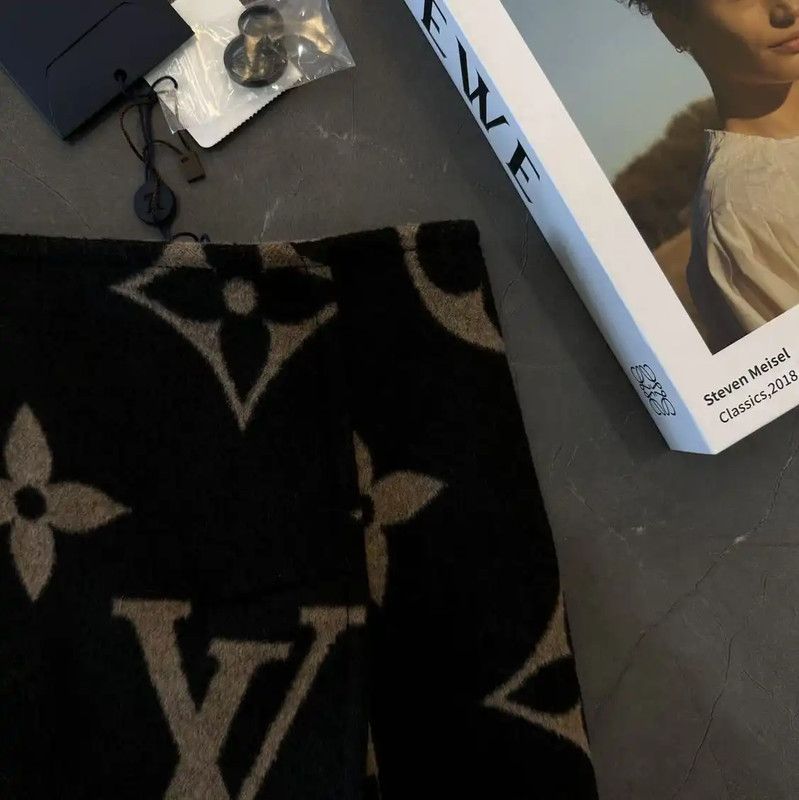 Louis Vuitton Louis Vuitton Women's Khaki Wool Mini Skirt 0089 Size 23" - 6 Thumbnail