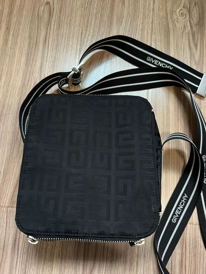 Givenchy Givenchy Adjustable Strap Crossbody Bag - dmc Size ONE SIZE - 2 Thumbnail
