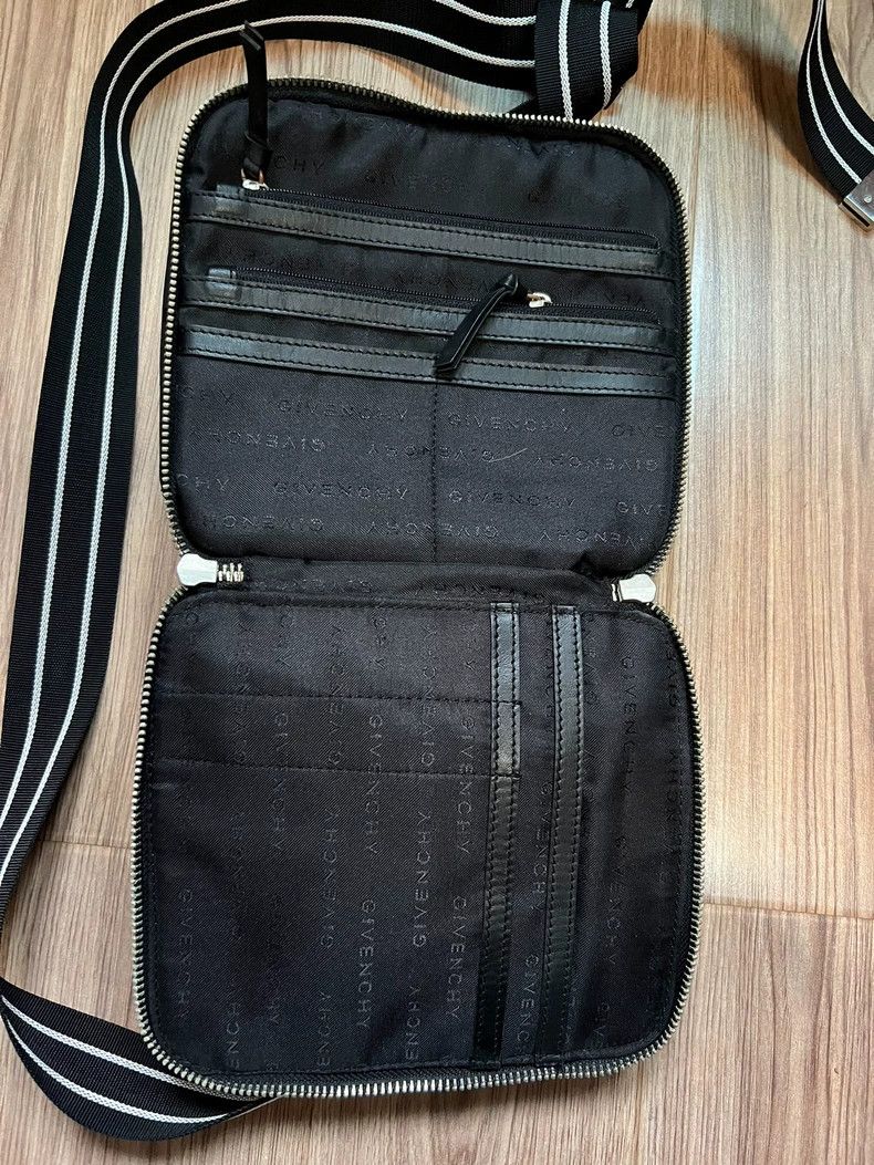 Givenchy Givenchy Adjustable Strap Crossbody Bag - dmc Size ONE SIZE - 3 Thumbnail
