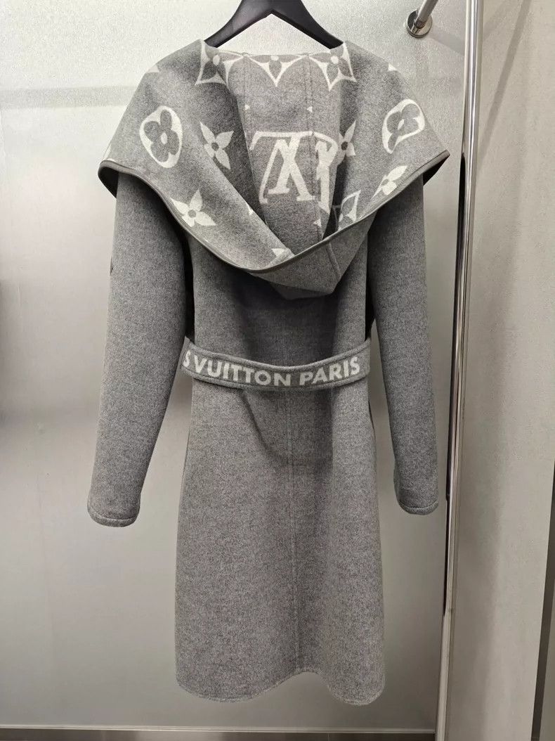 Louis Vuitton Louis Vuitton Grey Logo Robe Coat - dmc Size US M / EU 48-50 / 2 - 2 Thumbnail