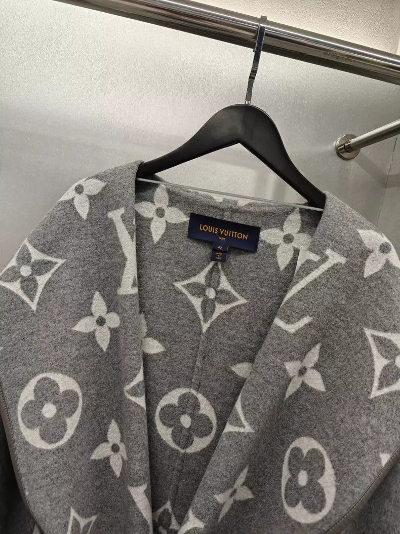 Louis Vuitton Louis Vuitton Grey Logo Robe Coat - dmc Size US M / EU 48-50 / 2 - 3 Thumbnail