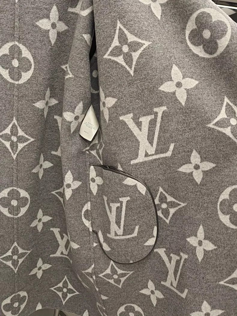 Louis Vuitton Louis Vuitton Grey Logo Robe Coat - dmc Size US M / EU 48-50 / 2 - 9 Thumbnail