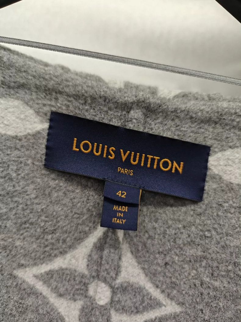 Louis Vuitton Louis Vuitton Grey Logo Robe Coat - dmc Size US M / EU 48-50 / 2 - 7 Thumbnail