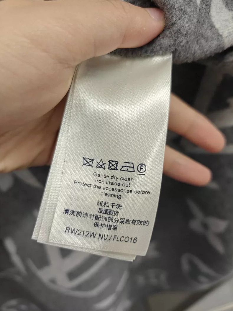 Louis Vuitton Louis Vuitton Grey Logo Robe Coat - dmc Size US M / EU 48-50 / 2 - 6 Thumbnail
