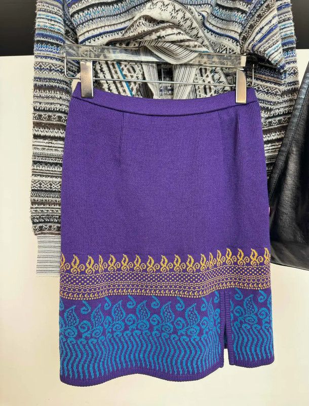 Yves Saint Laurent Yves Saint Laurent Purple Wool Half Skirt 0089 Size 28" / US 6 / IT 42 - 6 Thumbnail