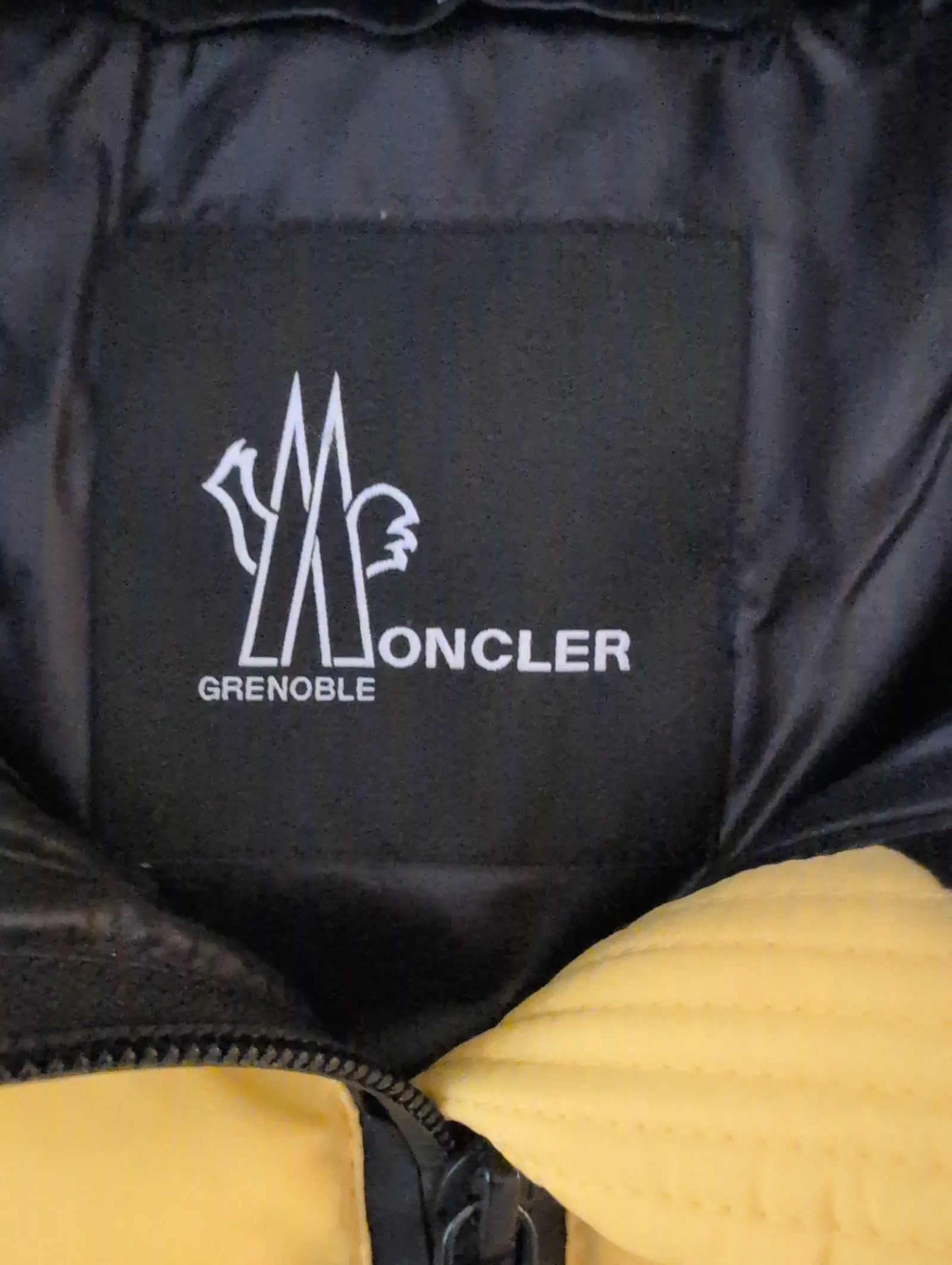 Moncler Moncler Down Jacket Size M / US 6-8 / IT 42-44 - 2 Thumbnail