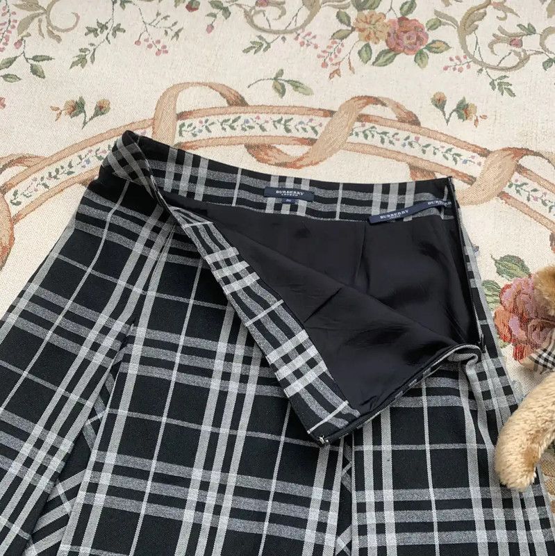 Burberry Burberry Black Plaid Wool Skirt for Women Size 23" - 3 Thumbnail