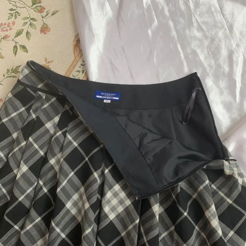 Burberry Burberry Black Wool Blend Skirt for Women Size 23" - 4 Thumbnail