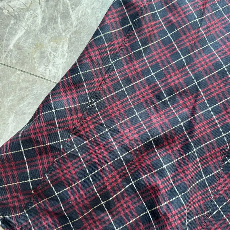 Burberry Burberry Mid-Length Pencil Skirt in Purple Red Size 23" - 2 Thumbnail