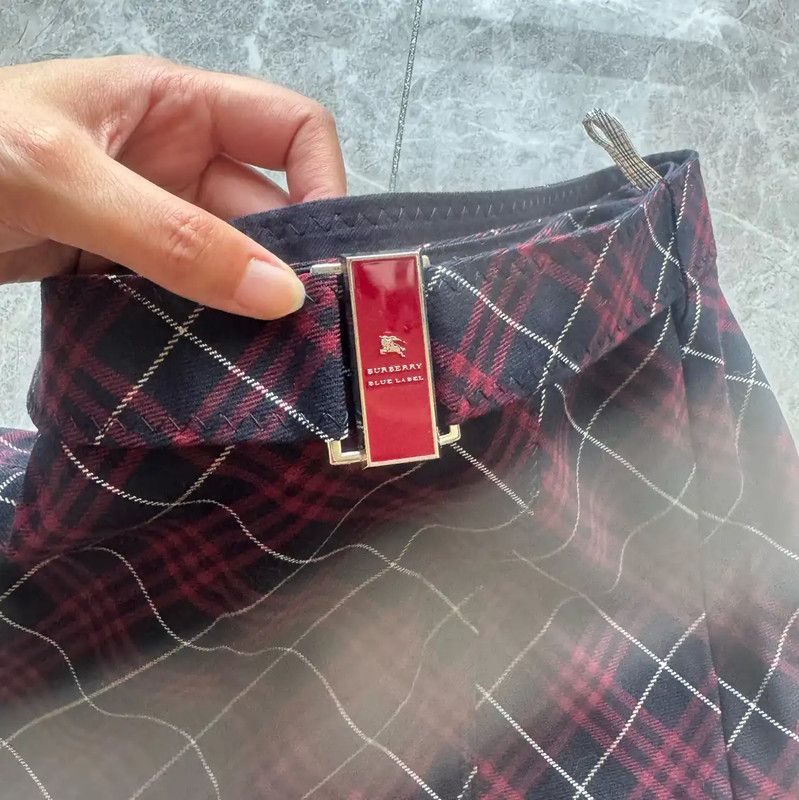 Burberry Burberry Mid-Length Pencil Skirt in Purple Red Size 23" - 4 Thumbnail