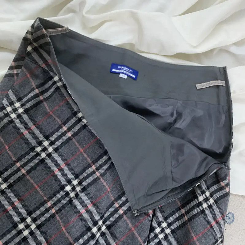 Burberry Burberry Grey Wool Midi Skirt for Women Size 28" / US 6 / IT 42 - 2 Thumbnail