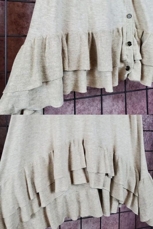 Burberry Burberry Summer Khaki Ruffled Knit Top Size M / US 6-8 / IT 42-44 - 6 Thumbnail