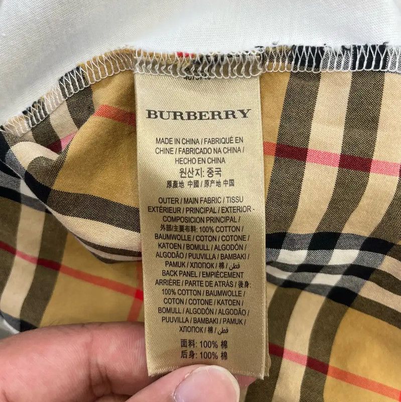 Burberry Burberry White Graphic Print T-Shirt for Women Size S / US 4 / IT 40 - 4 Thumbnail