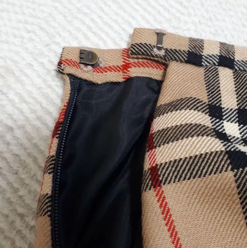 Burberry Burberry Khaki Wool Midi Skirt for Women Size 24" / US 00 / IT 34 - 9 Thumbnail