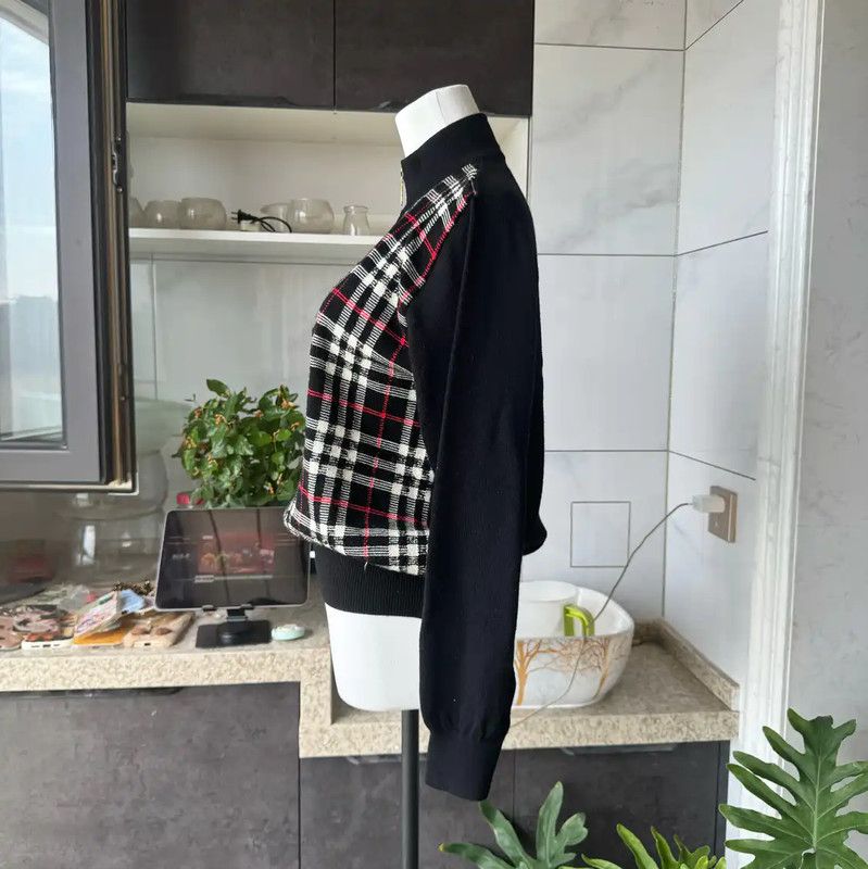 Burberry Burberry Black Wool Knit Long Sleeve Sweater Size M / US 6-8 / IT 42-44 - 2 Thumbnail