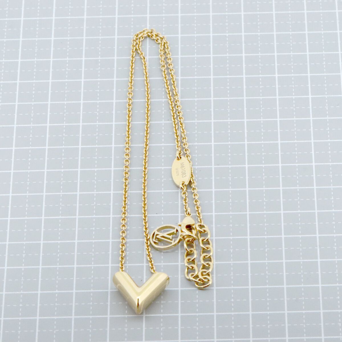 Louis Vuitton Louis Vuitton Louis Vuitton Essential V Necklace Metal Necklace M61083 DUTY FREE for USA Size ONE SIZE - 6 Thumbnail