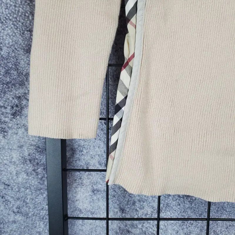 Burberry Burberry Off-Shoulder Khaki Cotton Blend Top Size S / US 4 / IT 40 - 4 Thumbnail